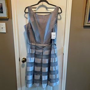NWT  Size 16 Pretty silver/gray dress
